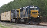 CSX 8569 leads train F728 towards the yard